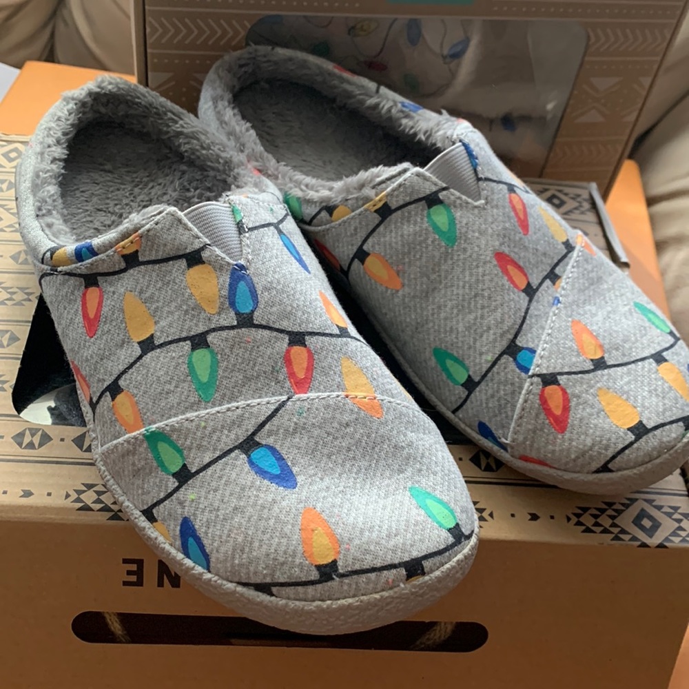 Brand New Mens Glow in the Dark Slippers